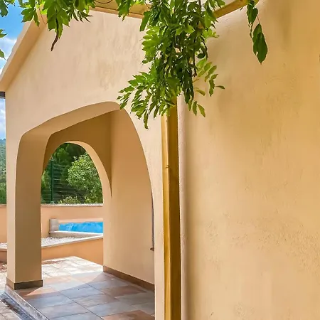 Davilas Rustic Mountain House